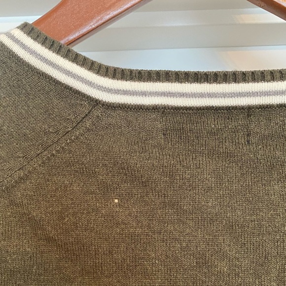 Brooks Brothers - Green V-Neck Sweater (L) - Picture 4 of 4